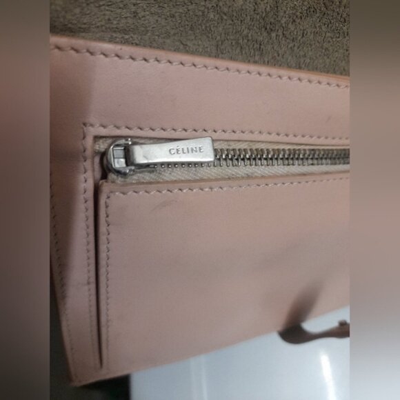 Celine - LARGE STRAP WALLET IN GRAINED CALFSKIN in Light Taupe - Picture 8 of 16